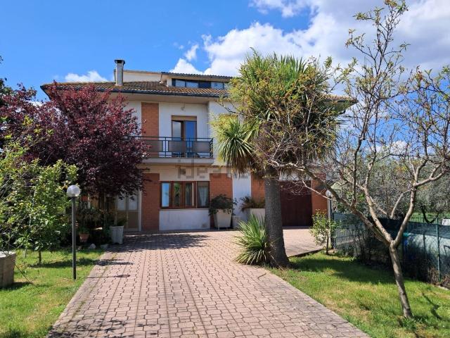 Casa in vendita a Unione dei Comuni della Val Vibrata, Marche