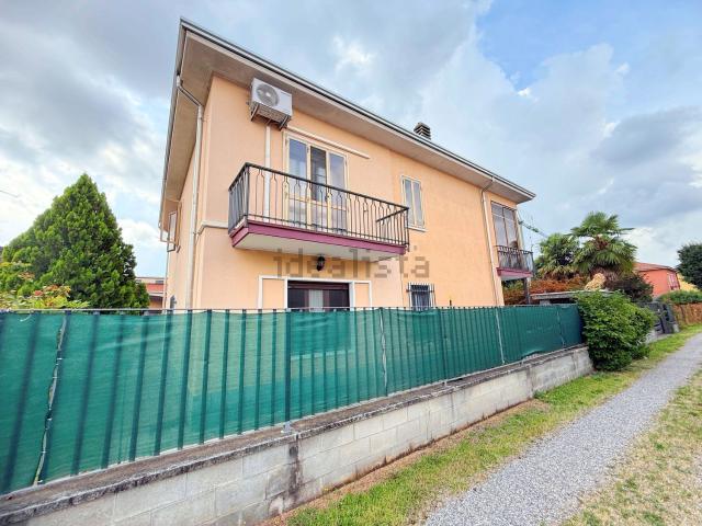 Casa in vendita a Ferno, Lombardia
