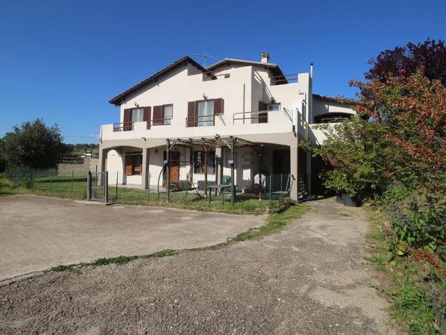 Casa in vendita a Viterbo, Lazio