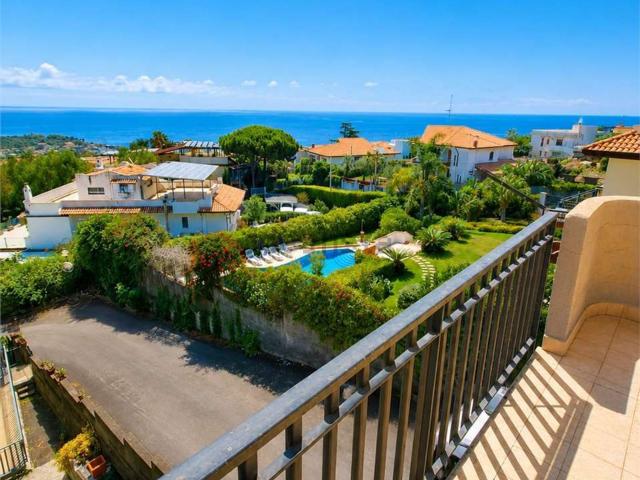 Casa in vendita a Aci Castello, Sicilia