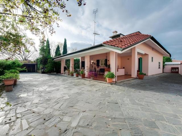 Casa in vendita a Marina di Carrara, Carrara