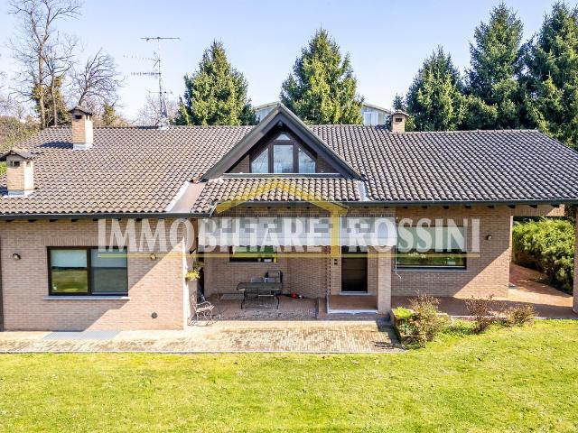 Casa in vendita a Sumirago, Lombardia