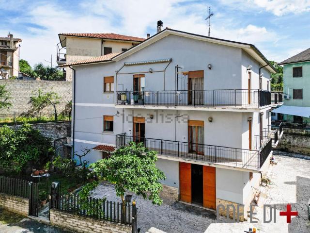 Casa in vendita a Poggio Moiano, Rieti