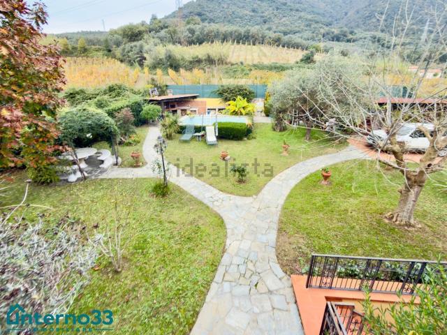 Casa in vendita a Isola, Luni