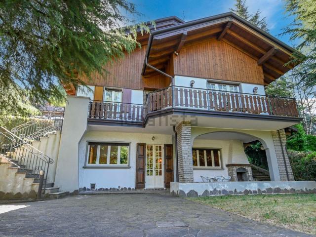 Casa in vendita a Selvino, Lombardia