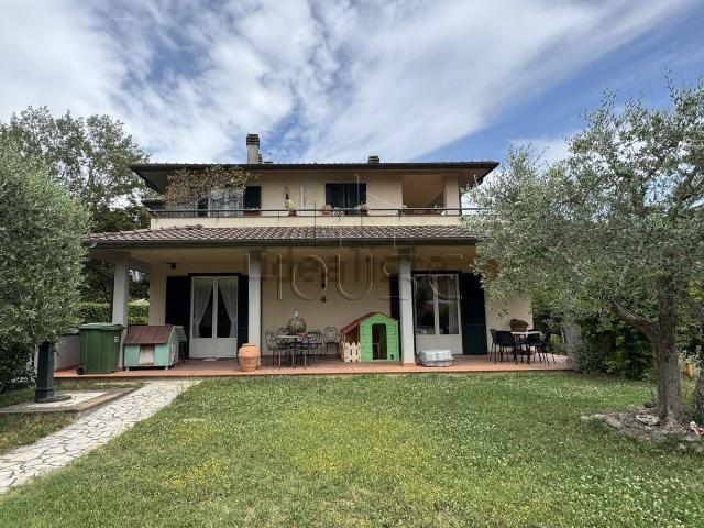 Casa in vendita a San Leo Bastia, Umbria