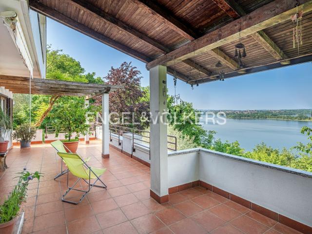 Casa in vendita a Galbiate, Lombardia