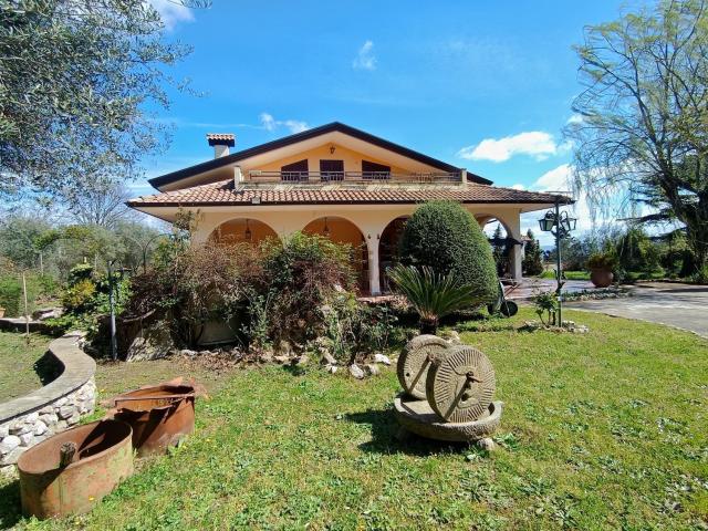Casa in vendita a Ospedaletto D'alpinolo, Campania