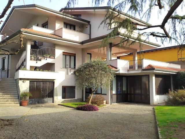 Casa in vendita a Meda, Lombardia