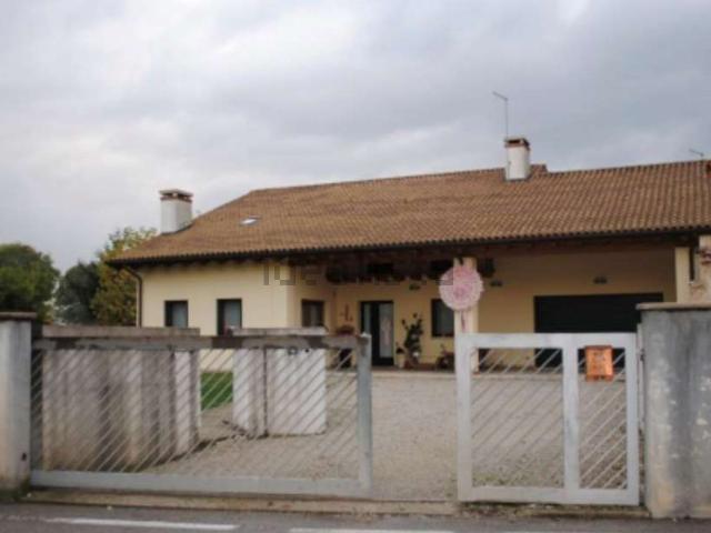 Casa in vendita a Rossano Veneto, Veneto