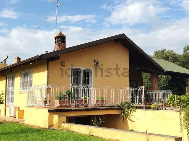 Casa in vendita a Latina, Lazio