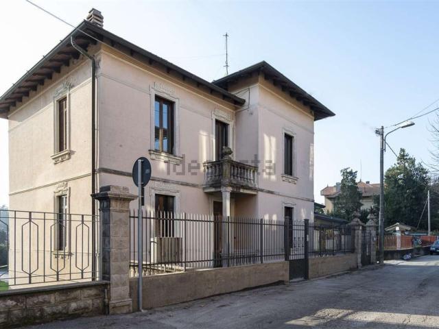 Casa in vendita a Comunità Montana Valli del Verbano, Gavirate