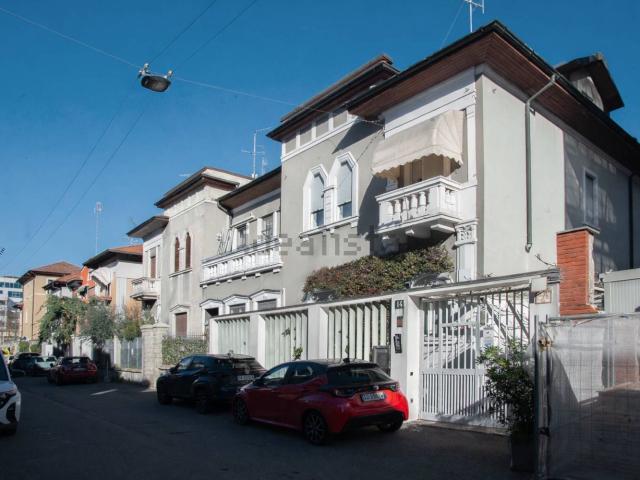 Casa in vendita a Municipio 4, Milano