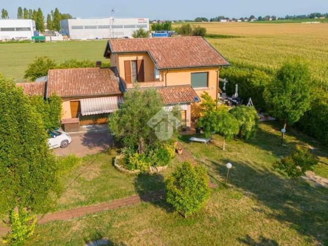 Casa in vendita a Terra di Mezzo, Re