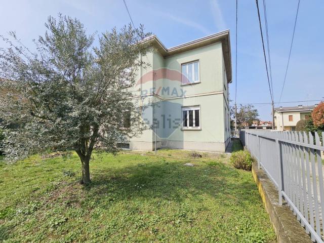Casa in vendita a Lonate Pozzolo, Lombardia
