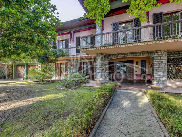 Casa in vendita a Proserpio, Lombardia