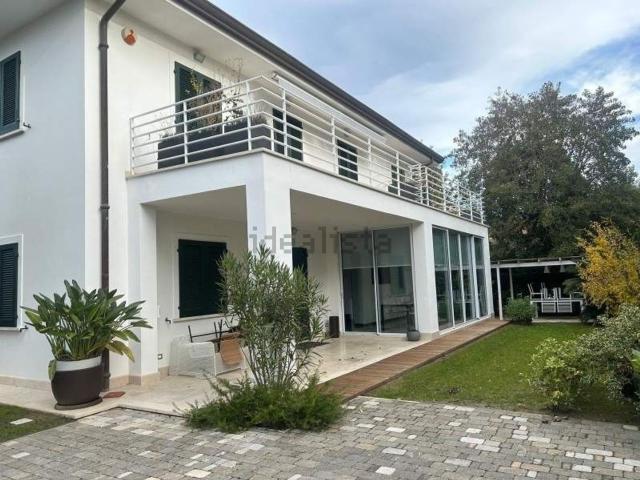 Casa in vendita a Roma Imperiale, Forte Dei Marmi