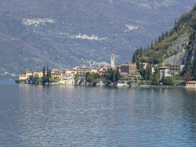 Casa in vendita a Varenna, Lombardia