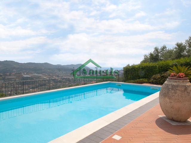 Casa in vendita a Imperia, Liguria