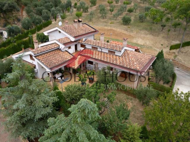 Casa in vendita a Montorio Al Vomano, Abruzzo