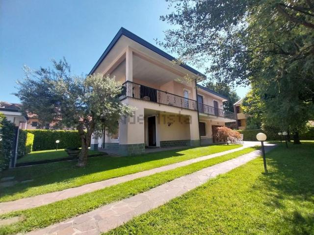 Casa in vendita a Bareggio, Lombardia
