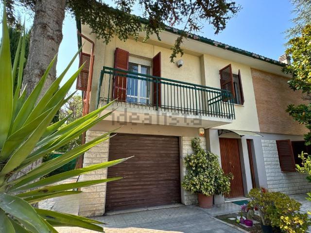 Casa in vendita a Centro storico, Marche