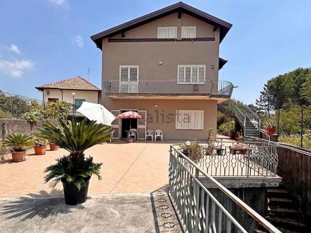 Casa in vendita a Pedara, Sicilia