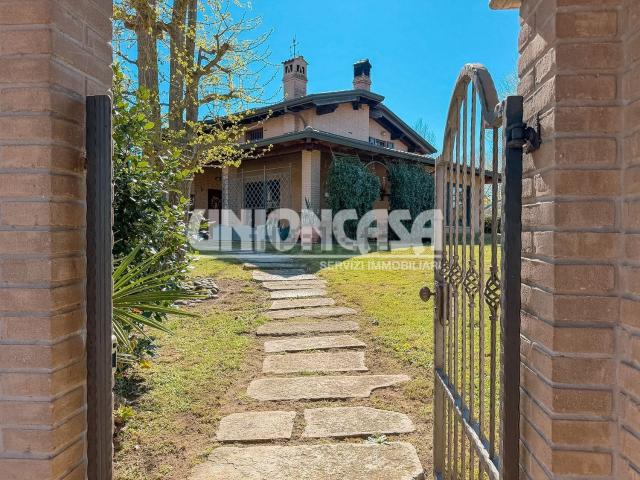 Casa in vendita a Rovellasca, Lombardia