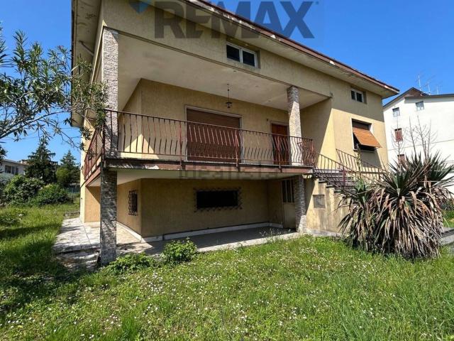 Casa in vendita a Castelnuovo Del Garda, Veneto