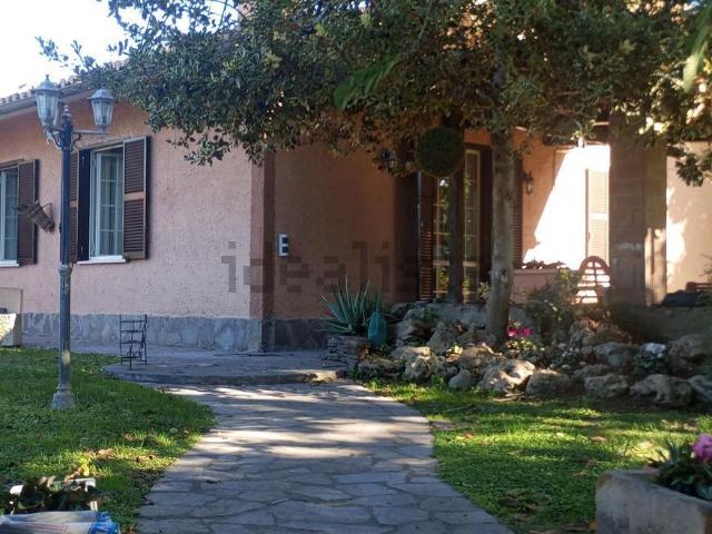 Casa in vendita a Castel Fusano, Roma