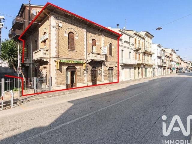 Casa in vendita a Centro, Marche