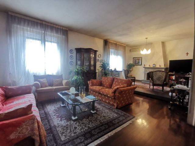 Casa in vendita a Prato, Toscana