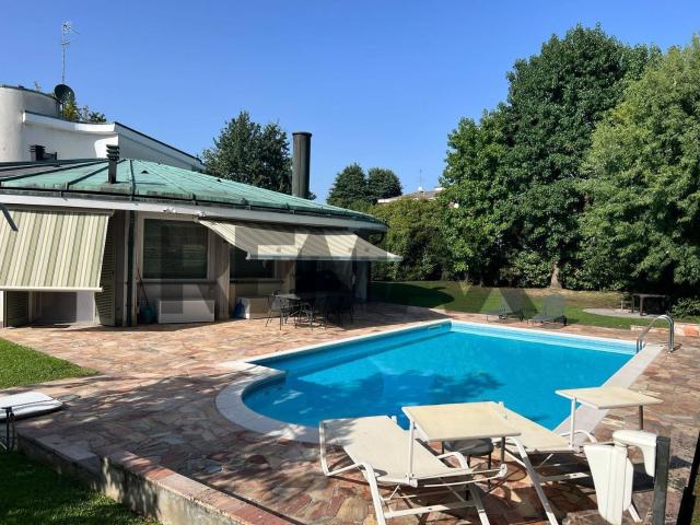 Casa in vendita a Bareggio, Milano