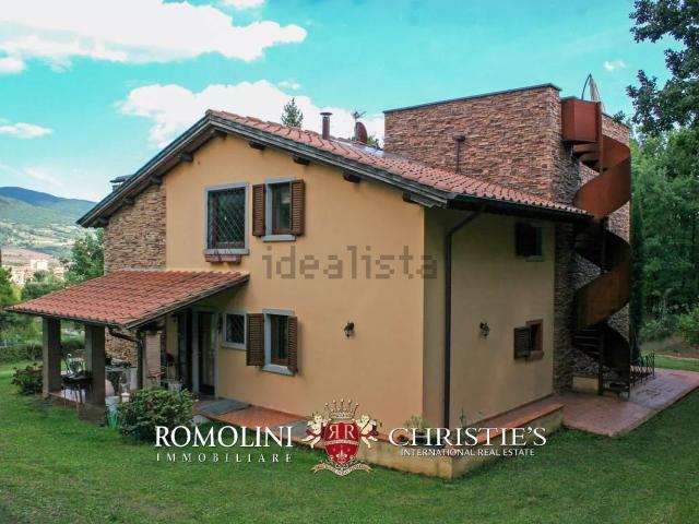 Casa in vendita a Lierna, Poppi