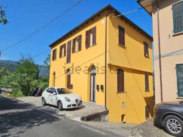 Casa in vendita a Follo, Liguria