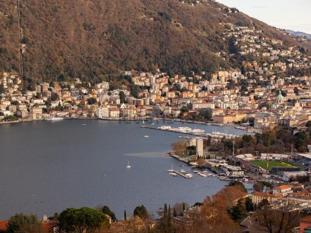 Casa in vendita a Como, Lombardia