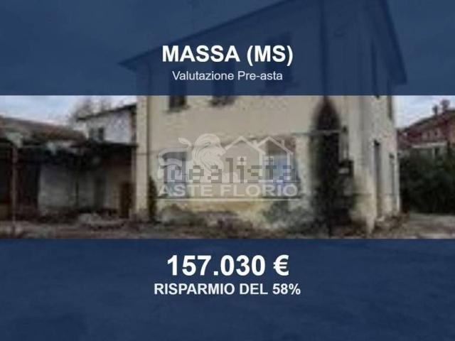 Casa in vendita a Quercioli, Massa
