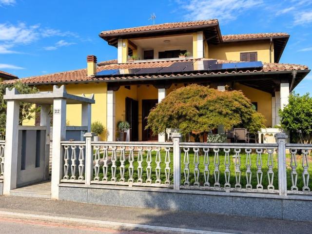 Casa in vendita a Dorno, Lombardia