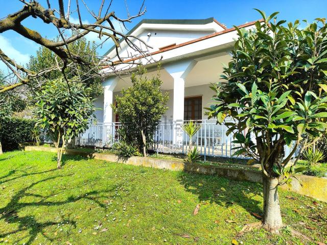 Casa in vendita a Garbagnate Milanese, Lombardia