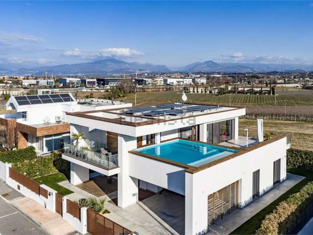 Casa in vendita a Dolci, Peschiera Del Garda