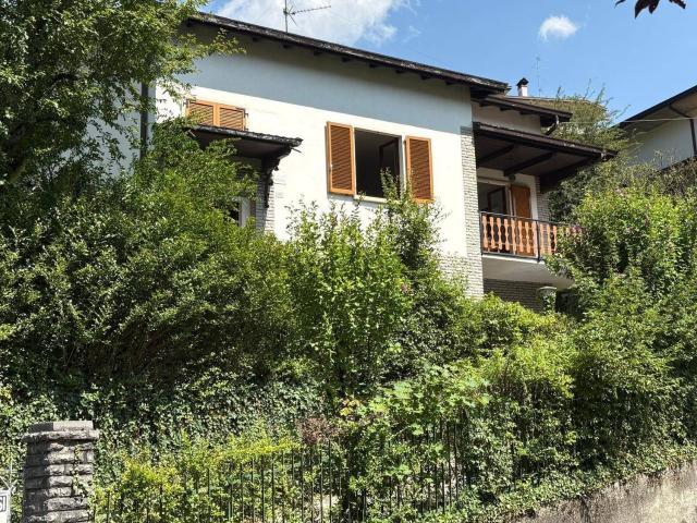 Casa in vendita a Corna Imagna, Lombardia