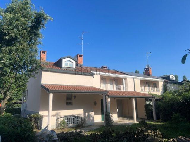 Casa in vendita a Buccinasco Castello, Buccinasco