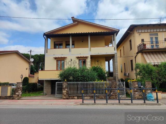Casa in vendita a Campi Bisenzio, Toscana