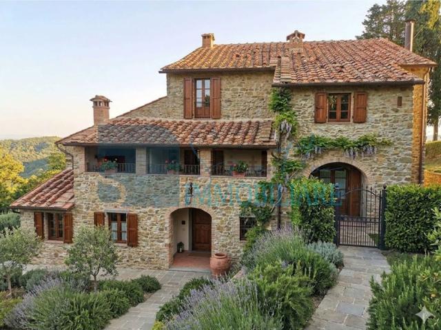 Casa in vendita a Palazzo Del Pero, Toscana