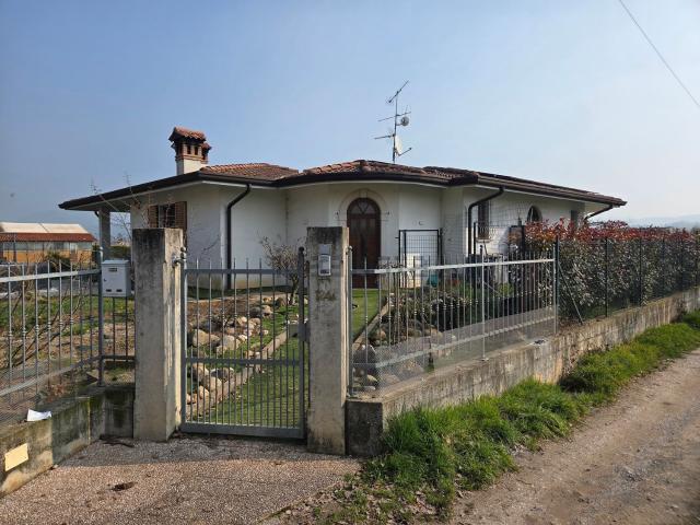 Casa in vendita a Prevalle, Lombardia