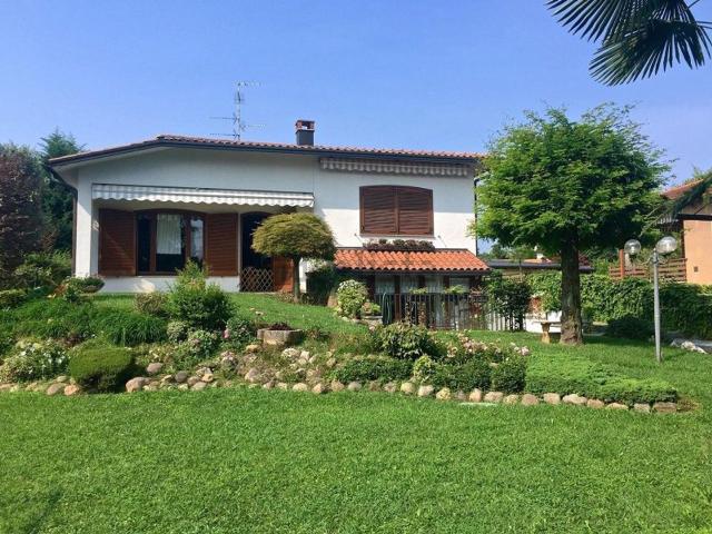 Casa in vendita a Pineta, Tradate