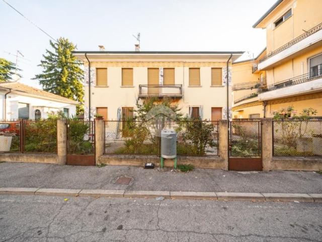 Casa in vendita a Castellucchio, Mantova