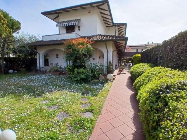 Casa in vendita a Marina di Carrara, Carrara