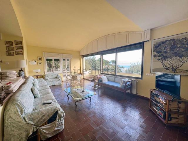 Casa in vendita a Pineta di Arenzano, Arenzano