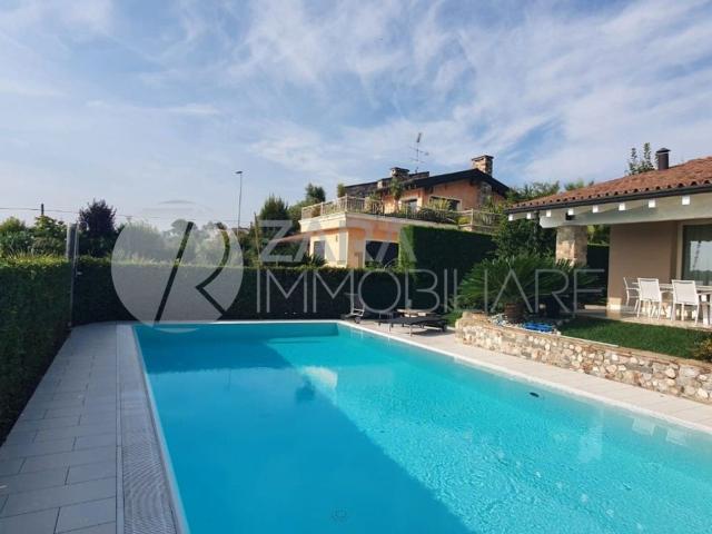 Casa in vendita a Padenghe Sul Garda, Lombardia